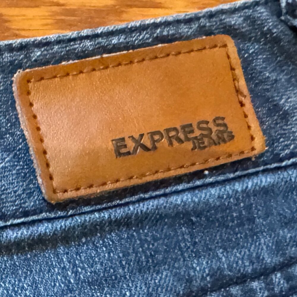 Express Low Rise Jean Shorts - Picture 7 of 9